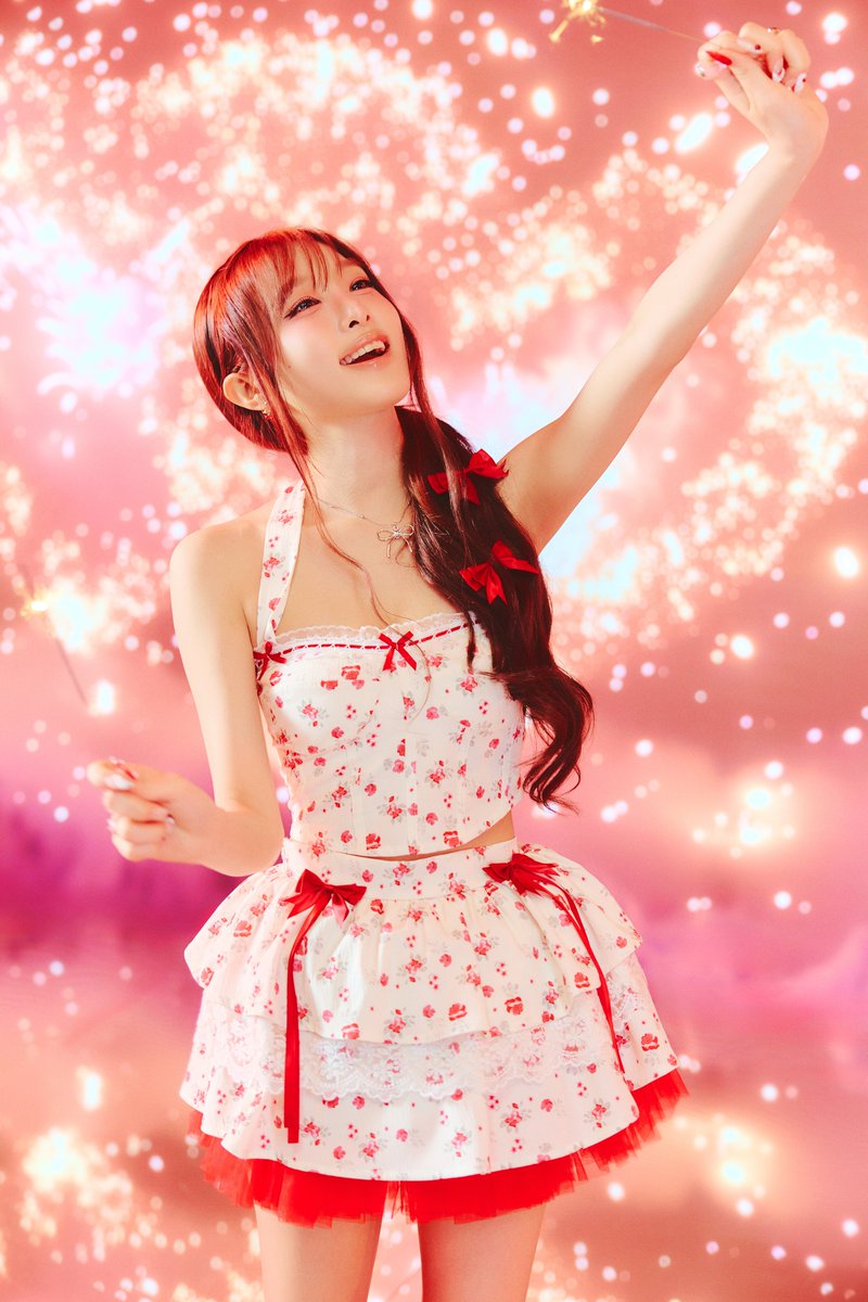 Behind-the-scenes cut of Choi Yena