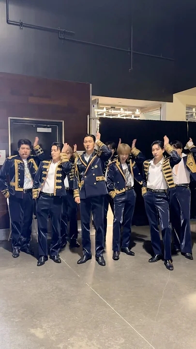 Super Juniorの舞台裏ショット