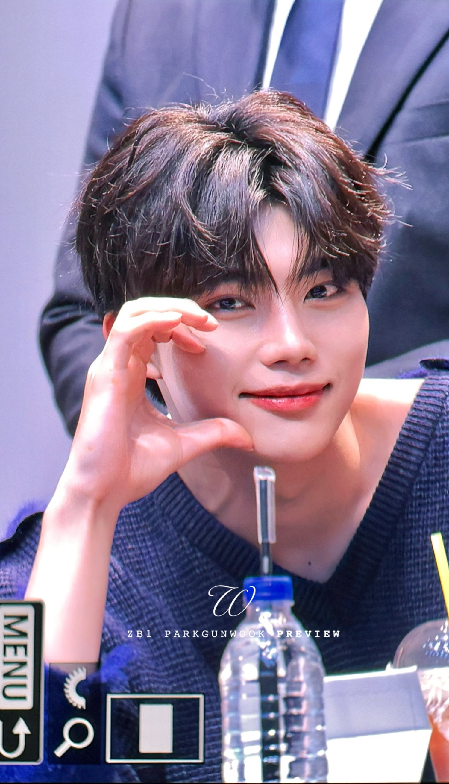 박건욱 (제로베이스원) 팬덤이 사랑하는 대표 배경 이미지