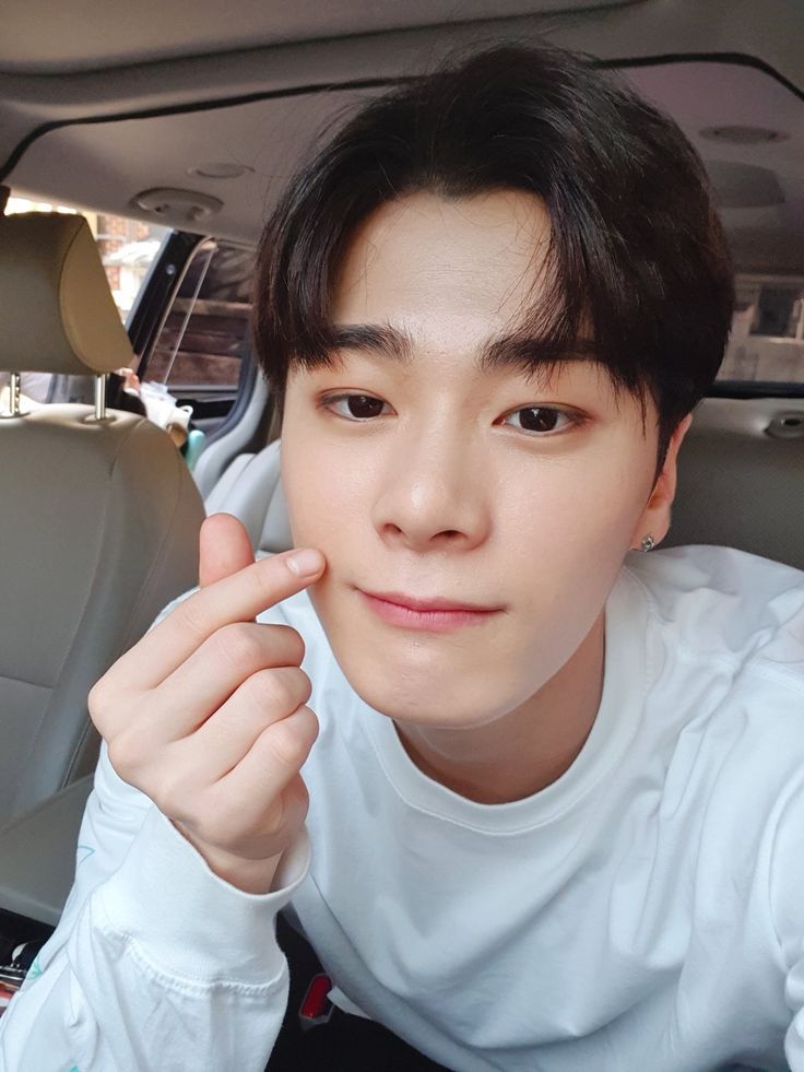 A moment captured by Moonbin (ASTRO)'s fan