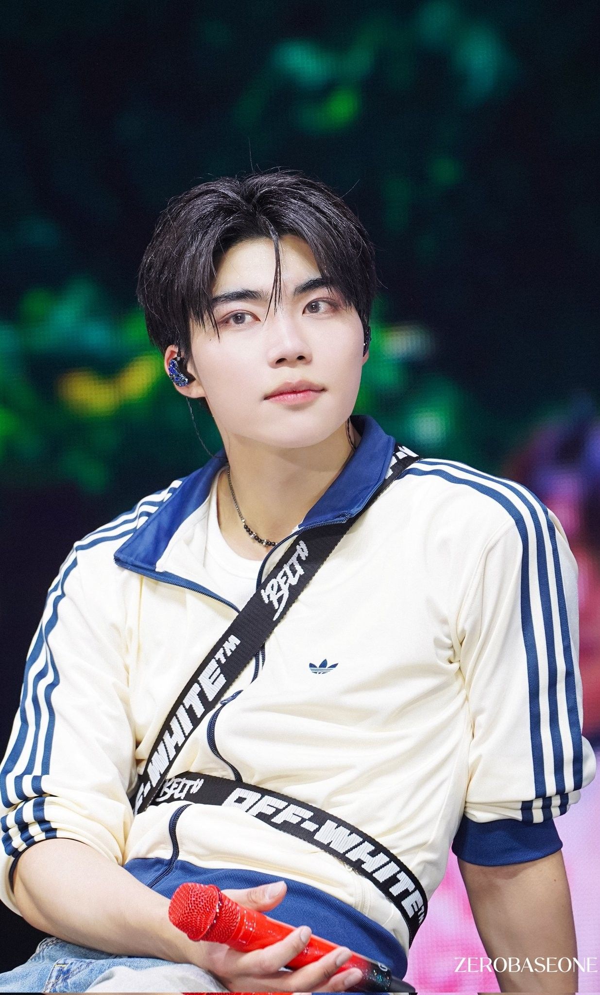 A moment captured by Park Gunwook (ZEROBASEONE)'s fan