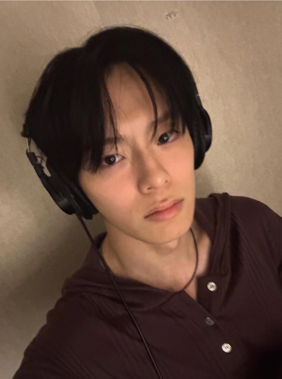 Recent activity shot of Kangmin (VERIVERY)