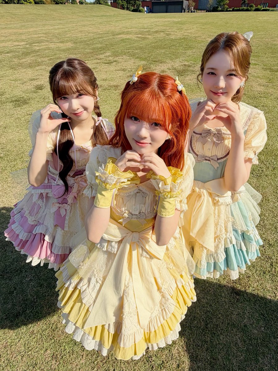 Foto aktivitas terbaru NiziU