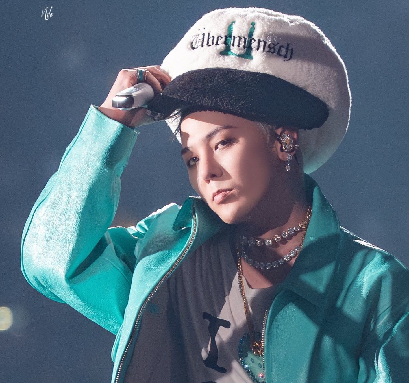 Behind-the-scenes cut of G-DRAGON (BIGBANG)