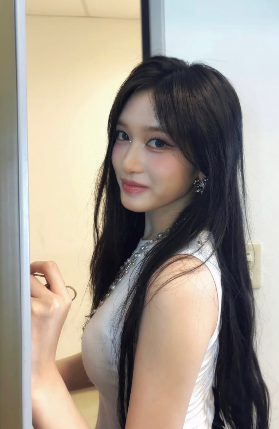 Behind-the-scenes cut of Leeseo (IVE)