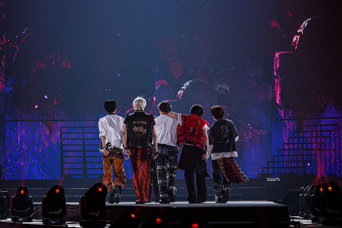 투모로우바이투게더의 비하인드 컷