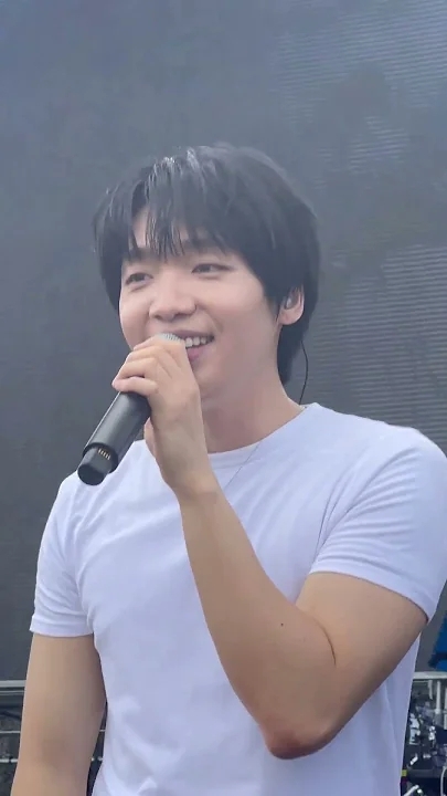 A moment captured by Jeong Sewoon's fan