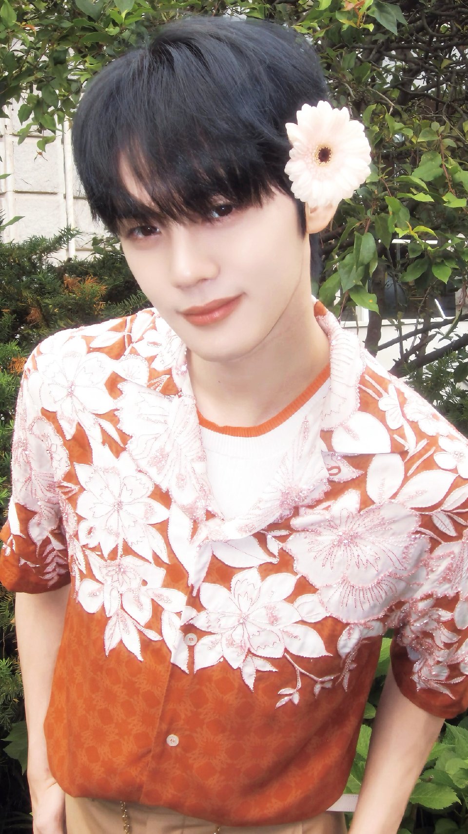 Recent activity shot of Kim Gyuvin (ZEROBASEONE)