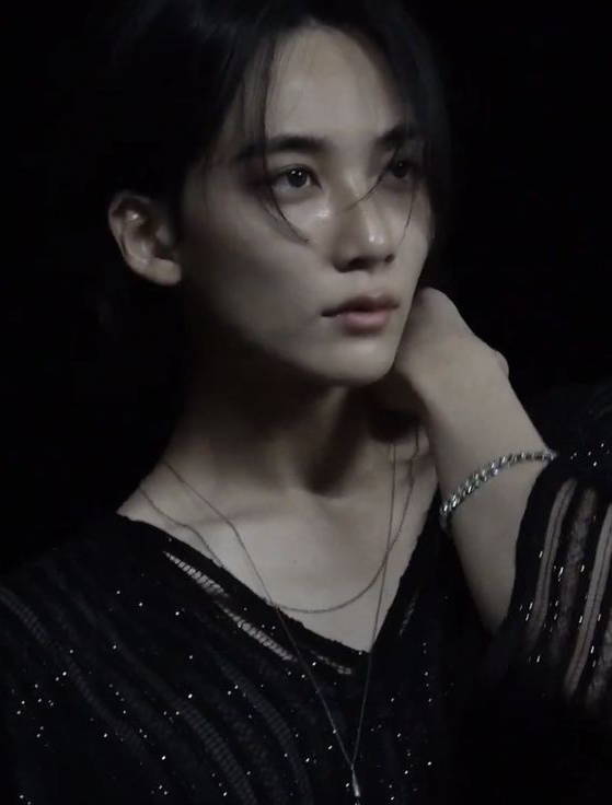 Latest photo of Jeonghan (SEVENTEEN)
