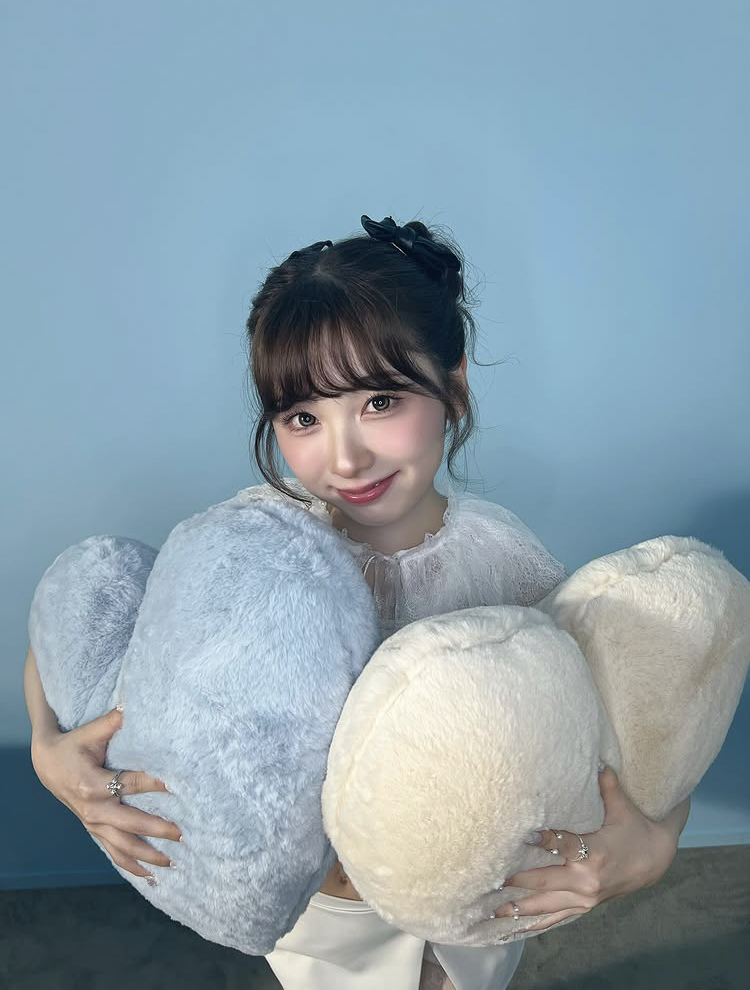 Latest photo of Miihi (NiziU)