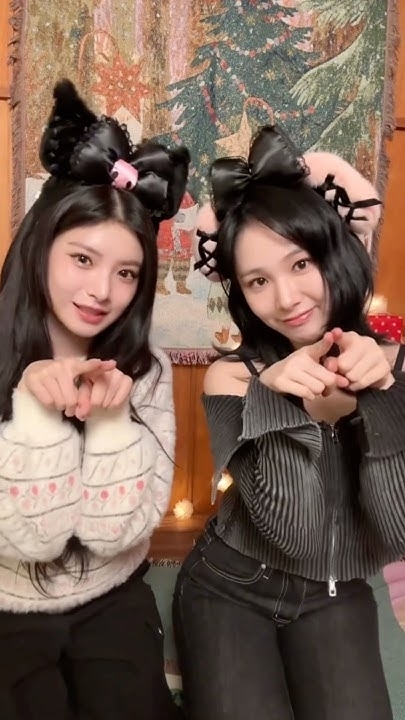 A heartfelt wallpaper shared by EVERGLOW's fans