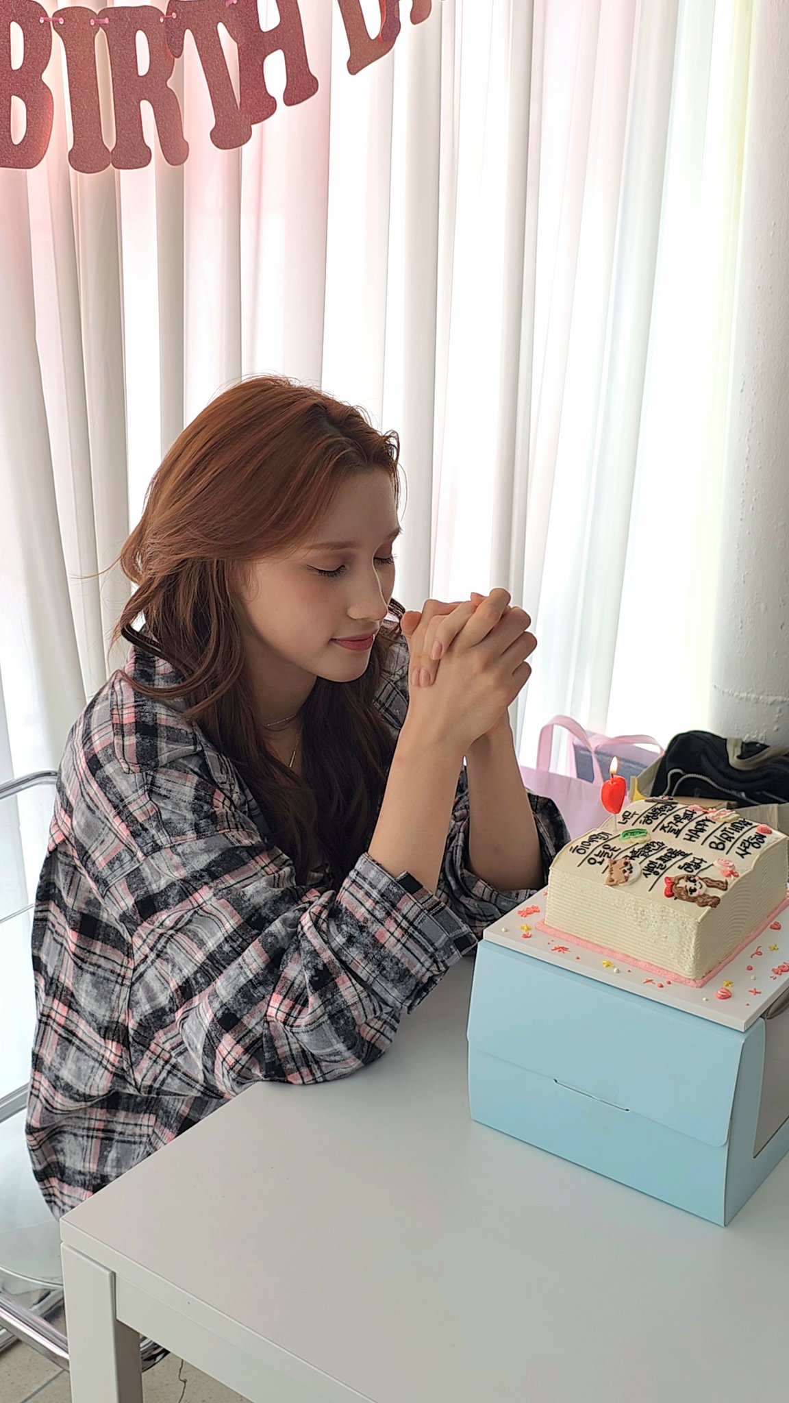 The most beloved wallpaper among Huening Bahiyyih (Kep1er)'s fans