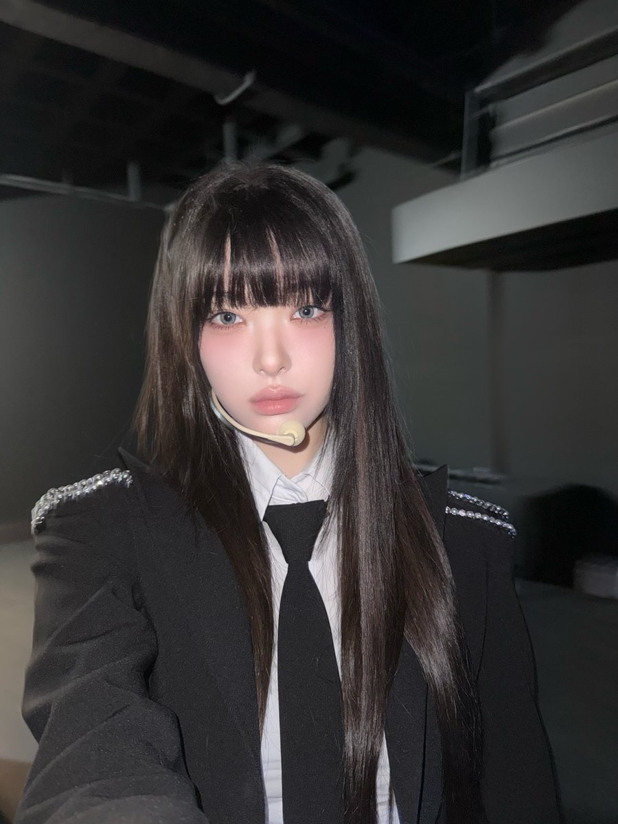 Behind-the-scenes cut of tripleS