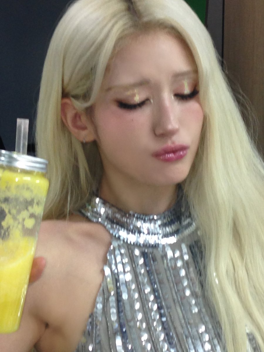A moment captured by Jeon Somi's fan