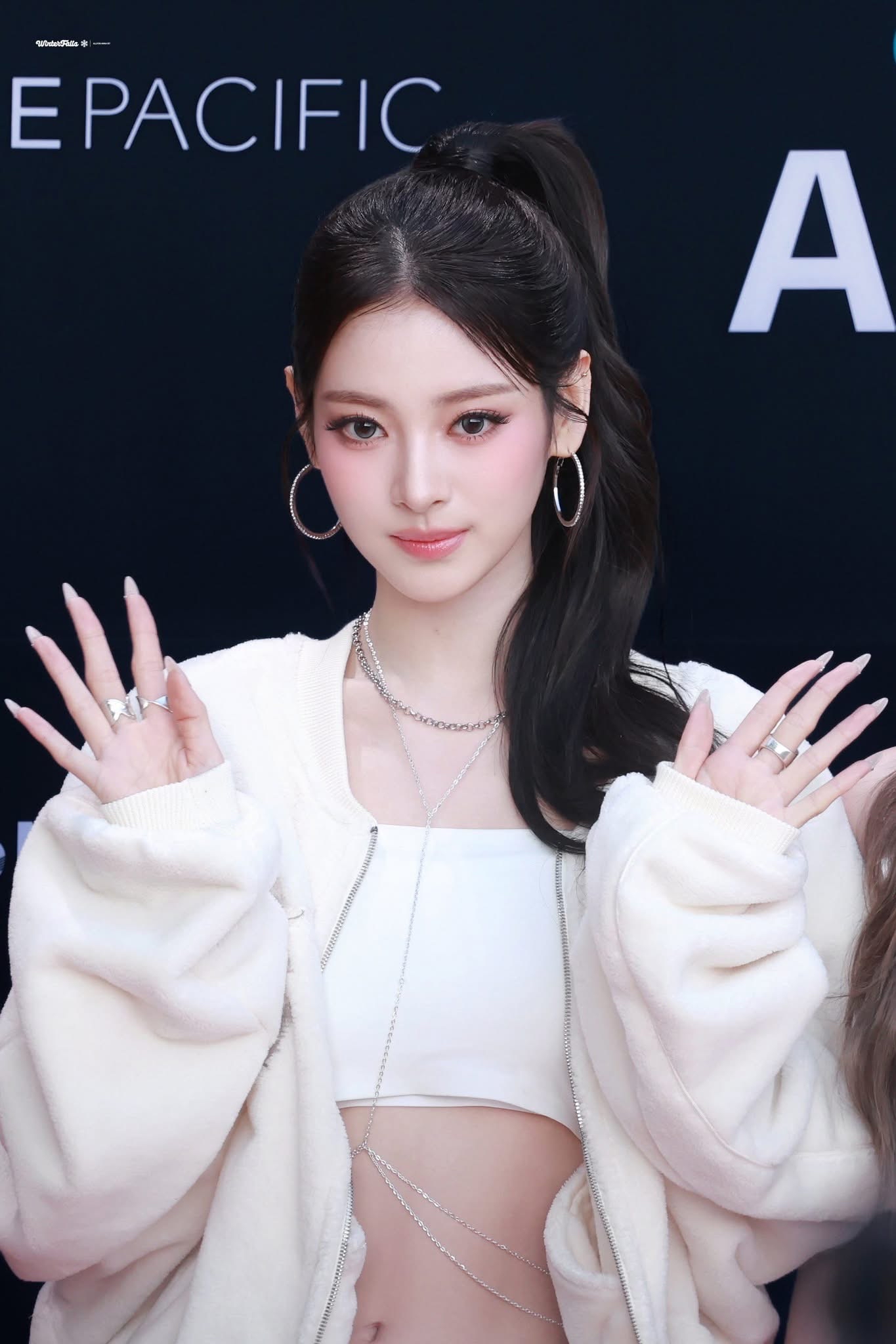 Anna (MEOVV)粉丝拍下的瞬间