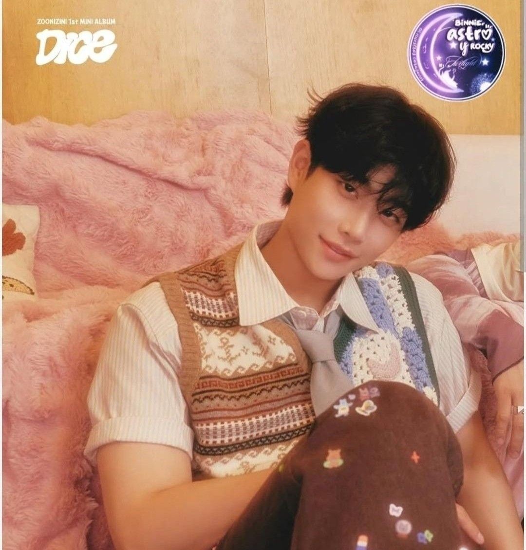 A moment captured by MJ (ASTRO)'s fan