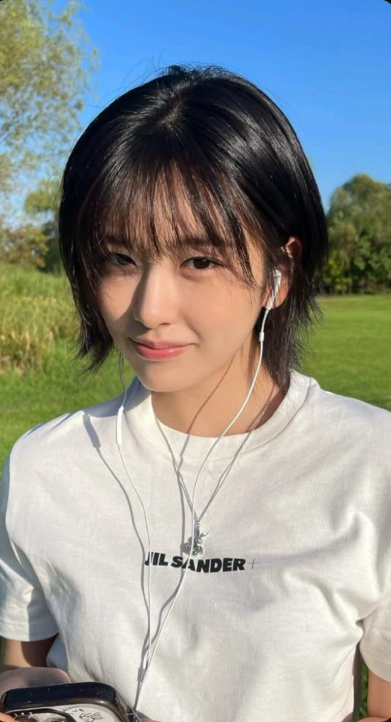 Latest photo of An Yujin (IVE)