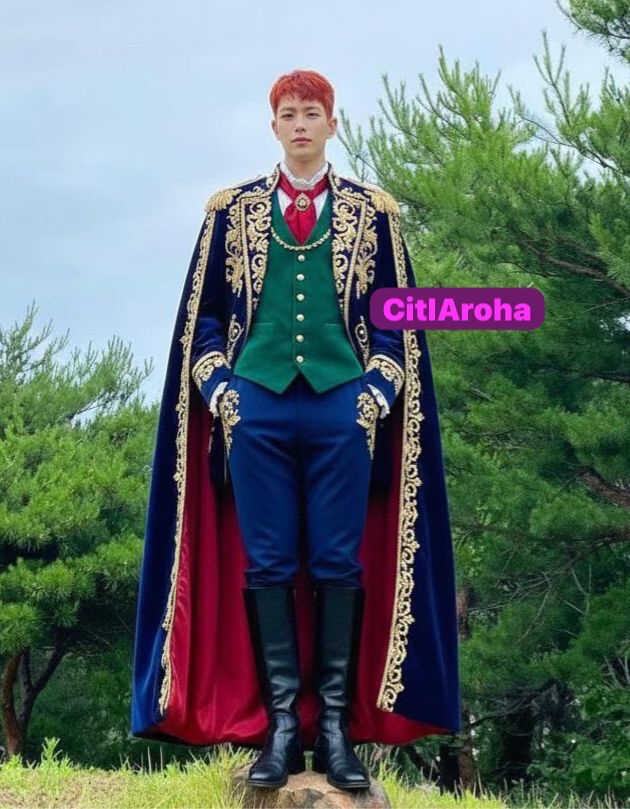 A moment captured by MJ (ASTRO)'s fan