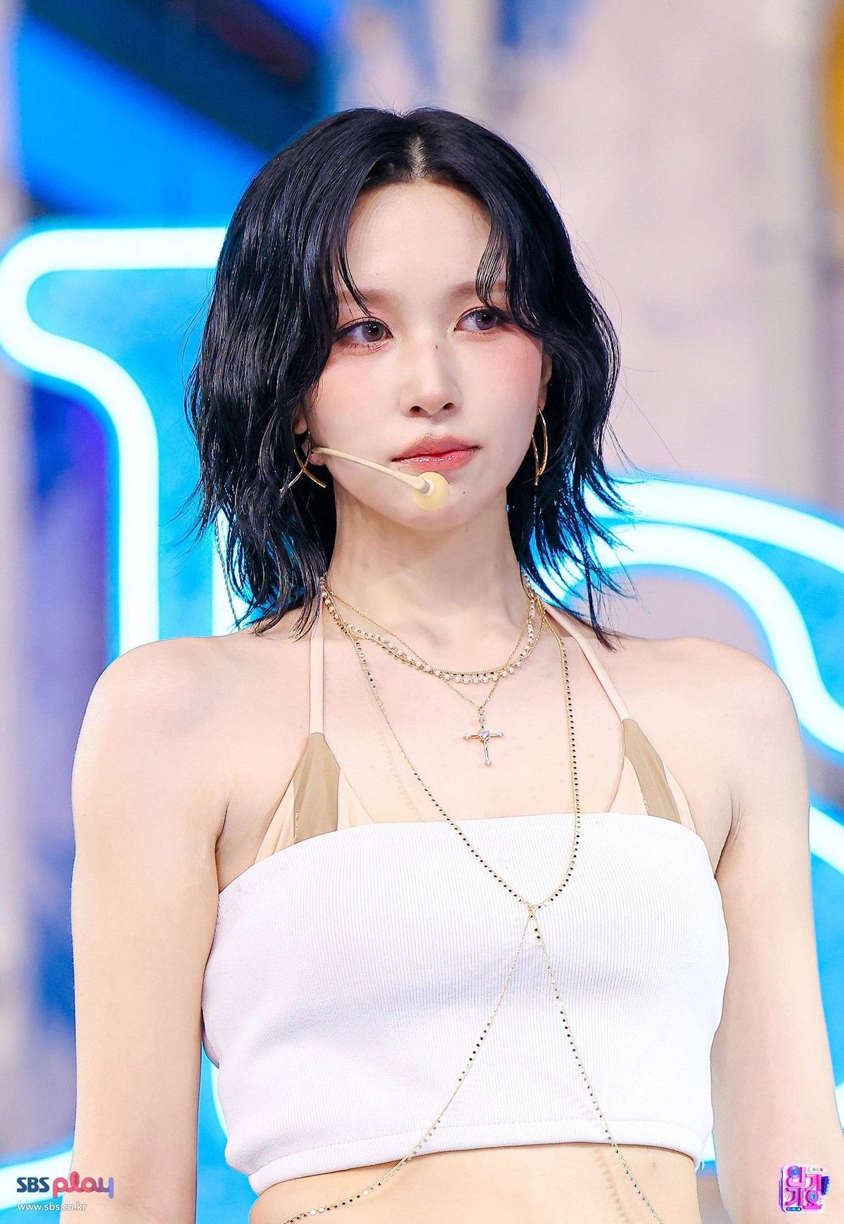 Behind-the-scenes cut of Mina (TWICE)
