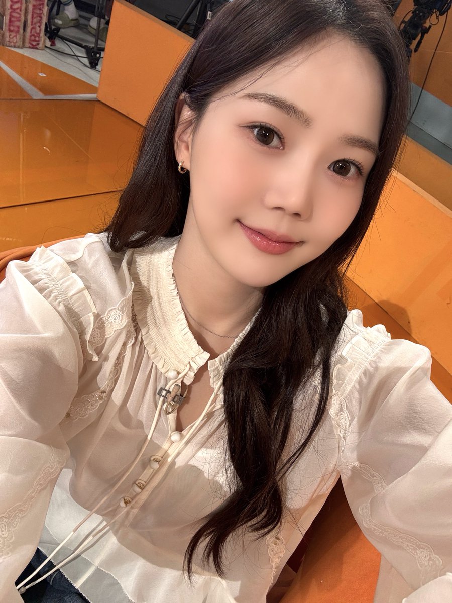 Behind-the-scenes cut of OH MY GIRL