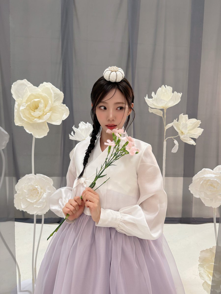 Behind-the-scenes cut of WJSN