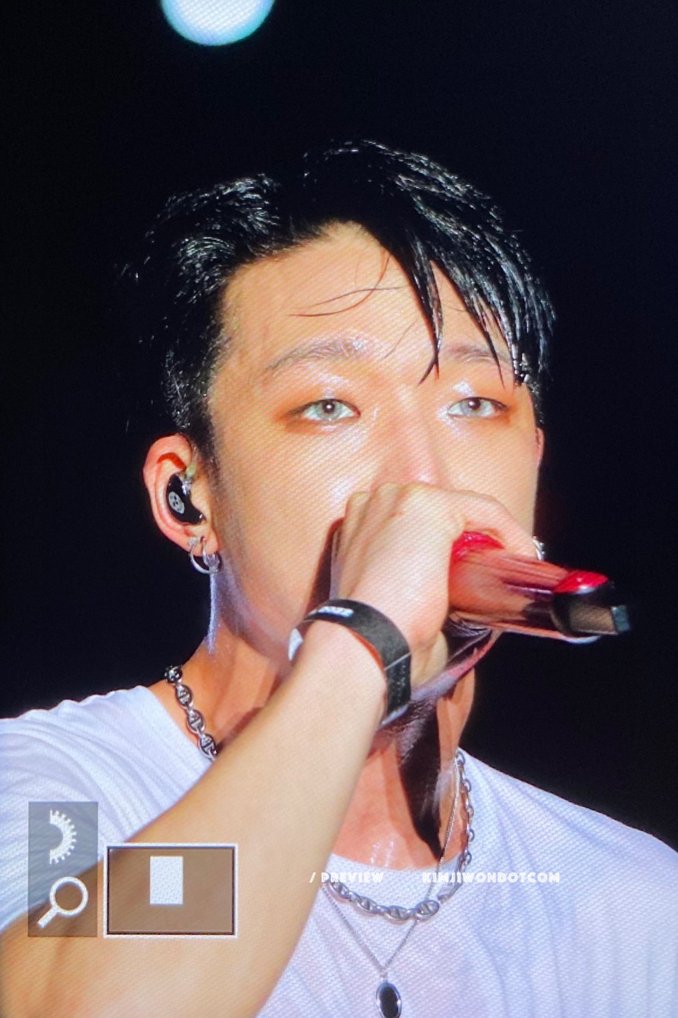 A moment captured by BOBBY (iKON)'s fan