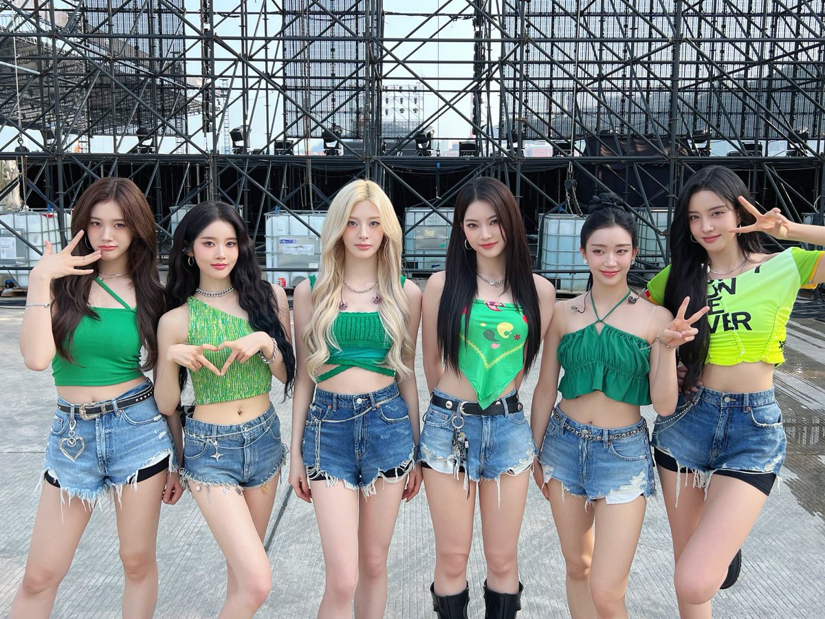 Behind-the-scenes cut of STAYC