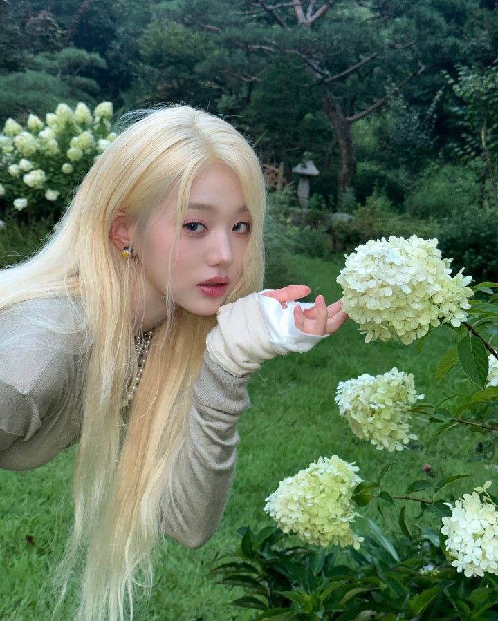 Behind-the-scenes cut of Jang Wonyoung (IVE)