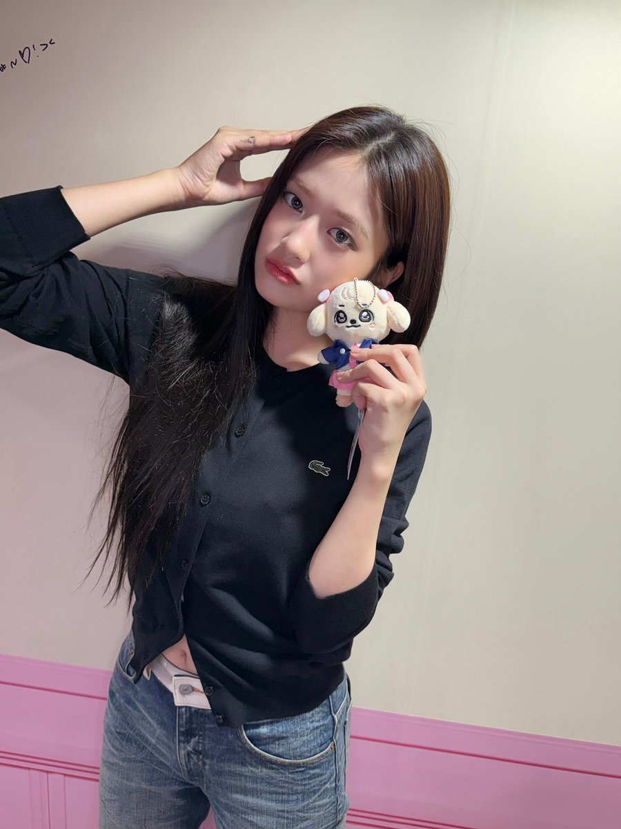 A moment captured by An Yujin (IVE)'s fan