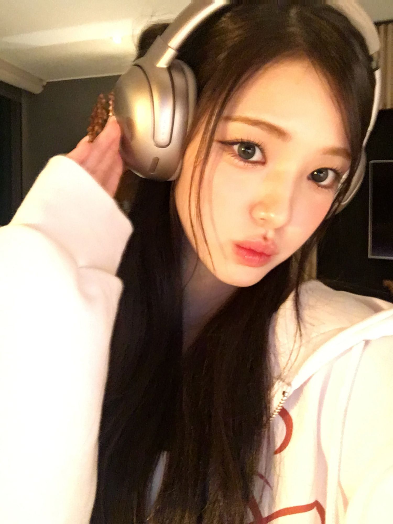 Behind-the-scenes cut of Yuha (Hearts2Hearts)