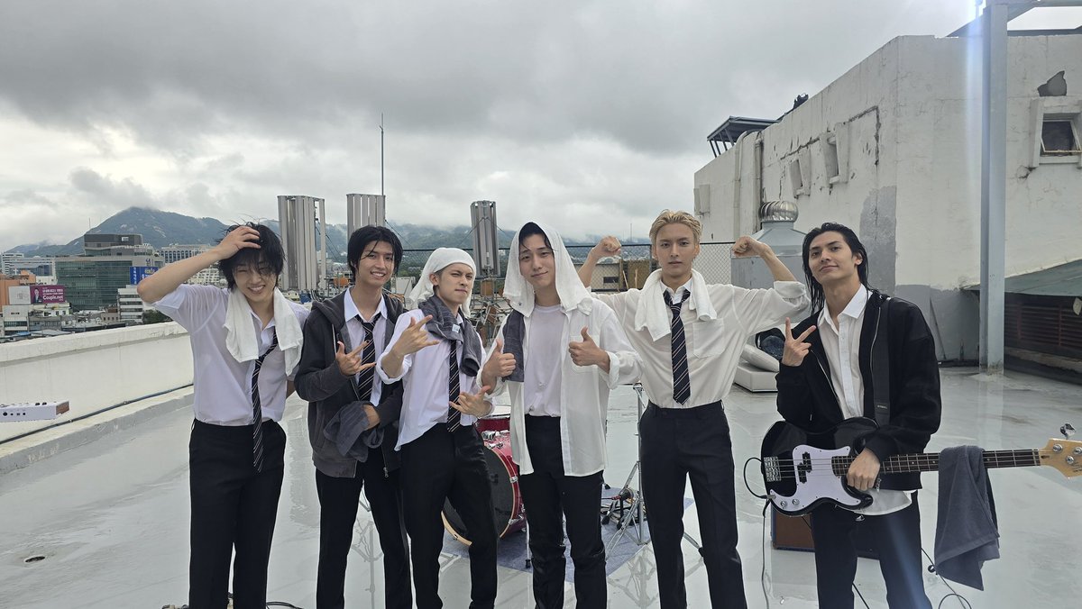 Behind-the-scenes cut of Xdinary Heroes