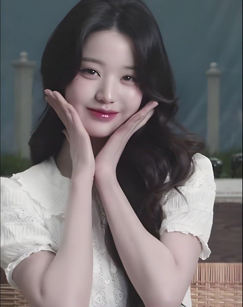 Latest photo of Jang Wonyoung (IVE)