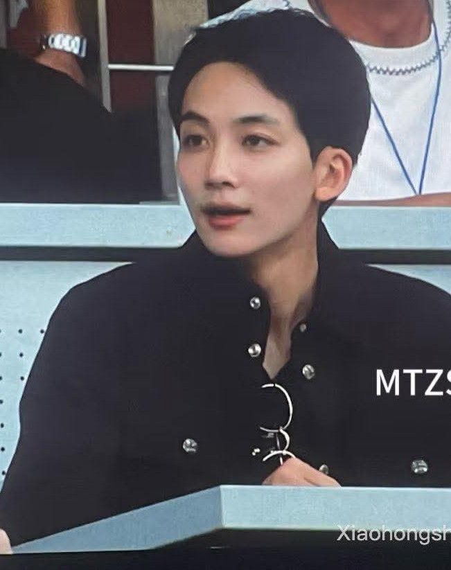 Latest photo of Jeonghan (SEVENTEEN)
