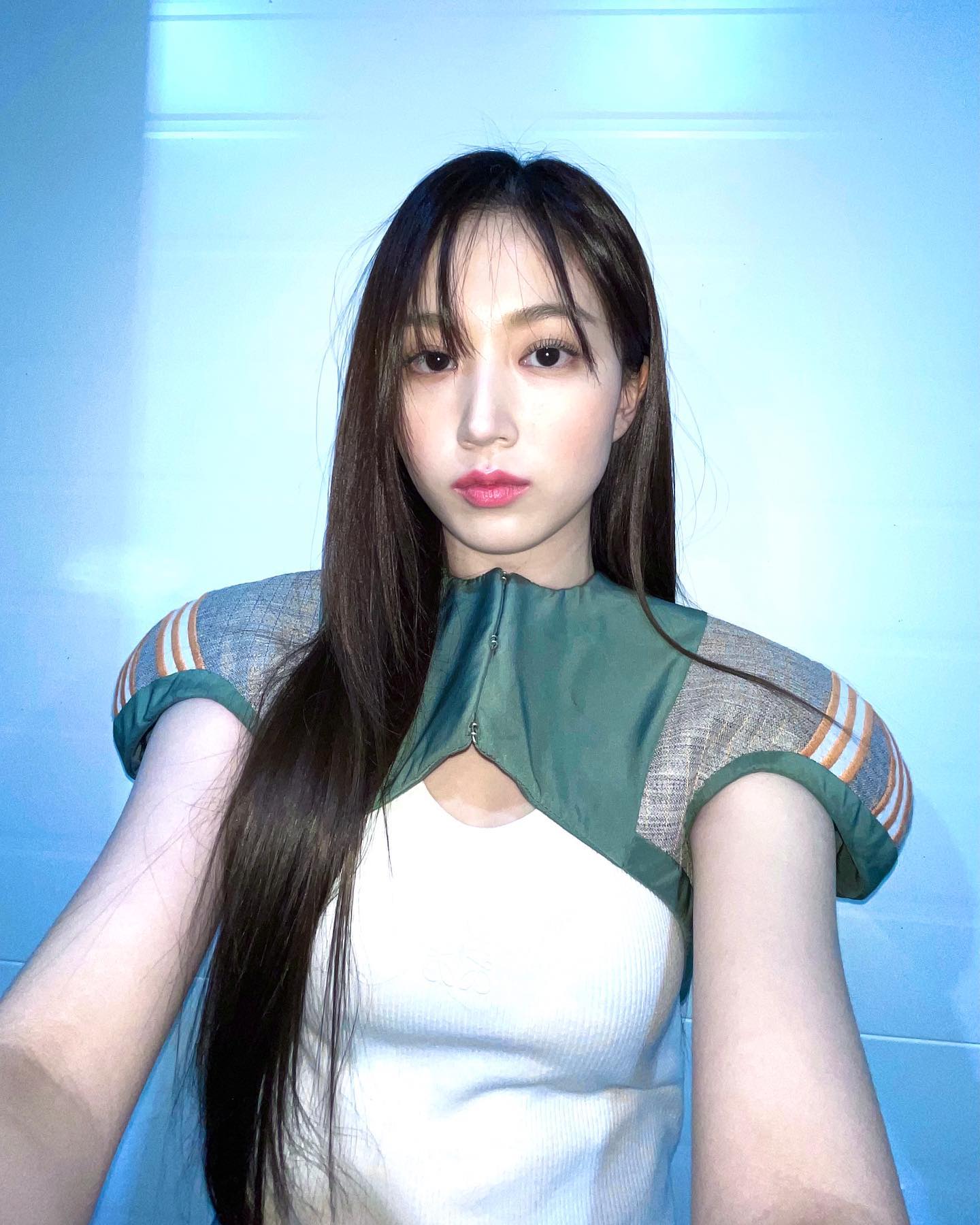 Behind-the-scenes cut of NMIXX