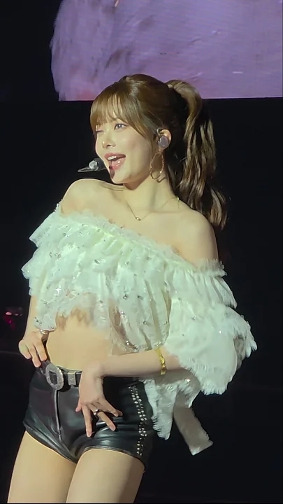 Latest photo of LE SSERAFIM