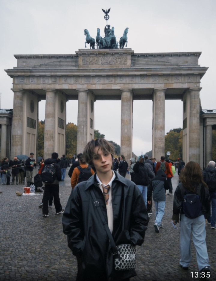 Behind-the-scenes cut of Haru (XLOV)