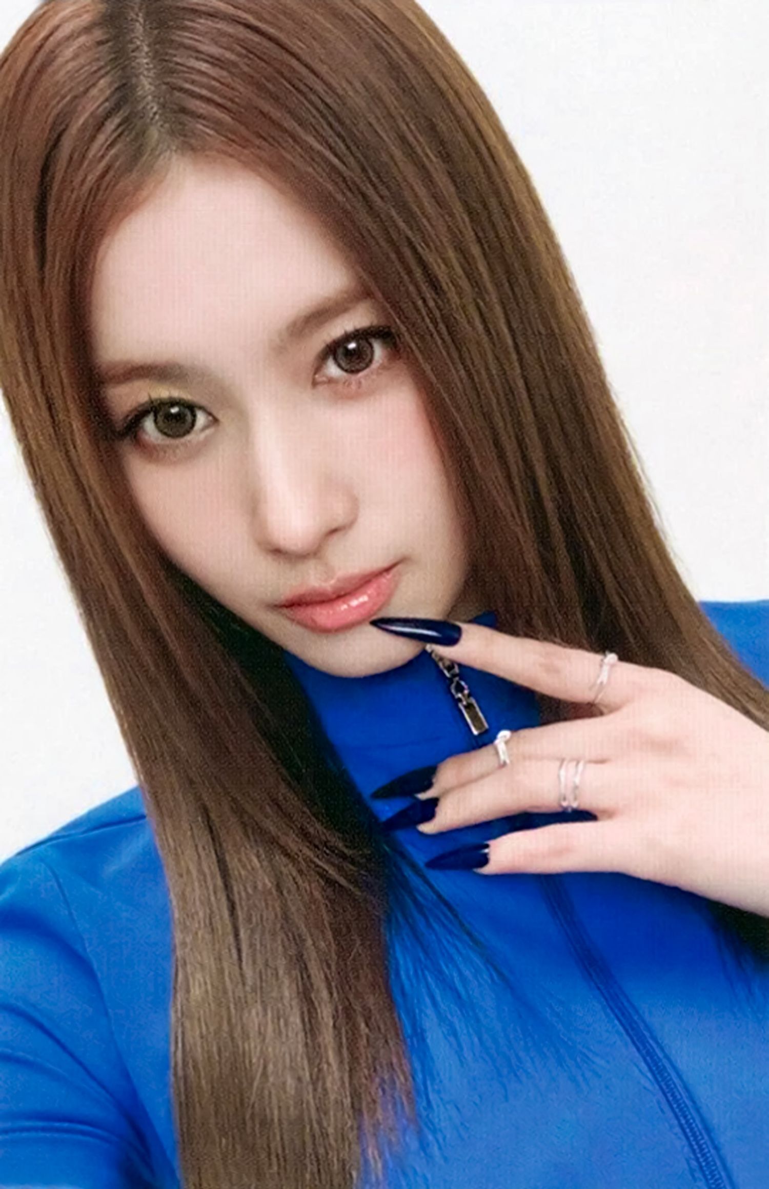 Latest photo of Sana (TWICE)