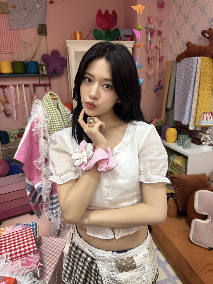 A moment captured by IVE's fan