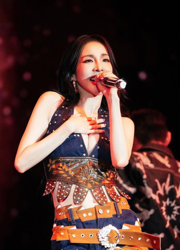 산다라박 (2NE1)의 최신 사진
