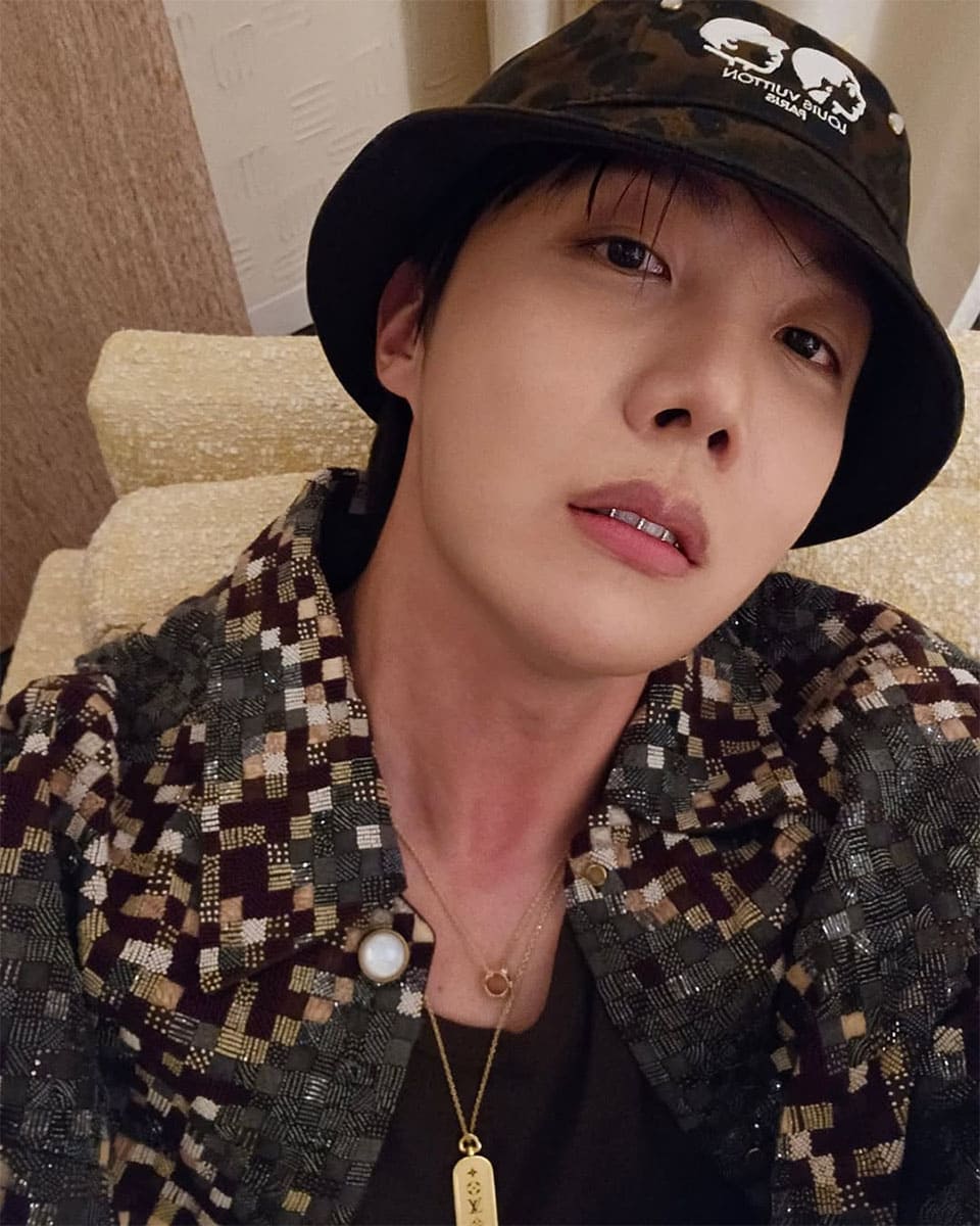 Momen yang diabadikan oleh penggemar j-hope (BTS)