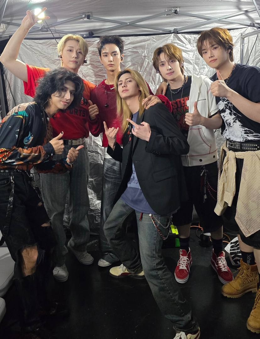 Behind-the-scenes cut of Xdinary Heroes