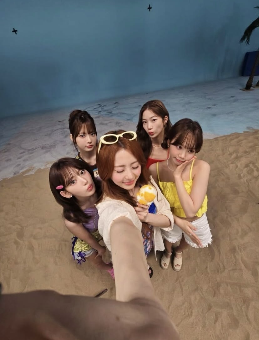 Behind-the-scenes cut of Kim Chaewon (LE SSERAFIM)