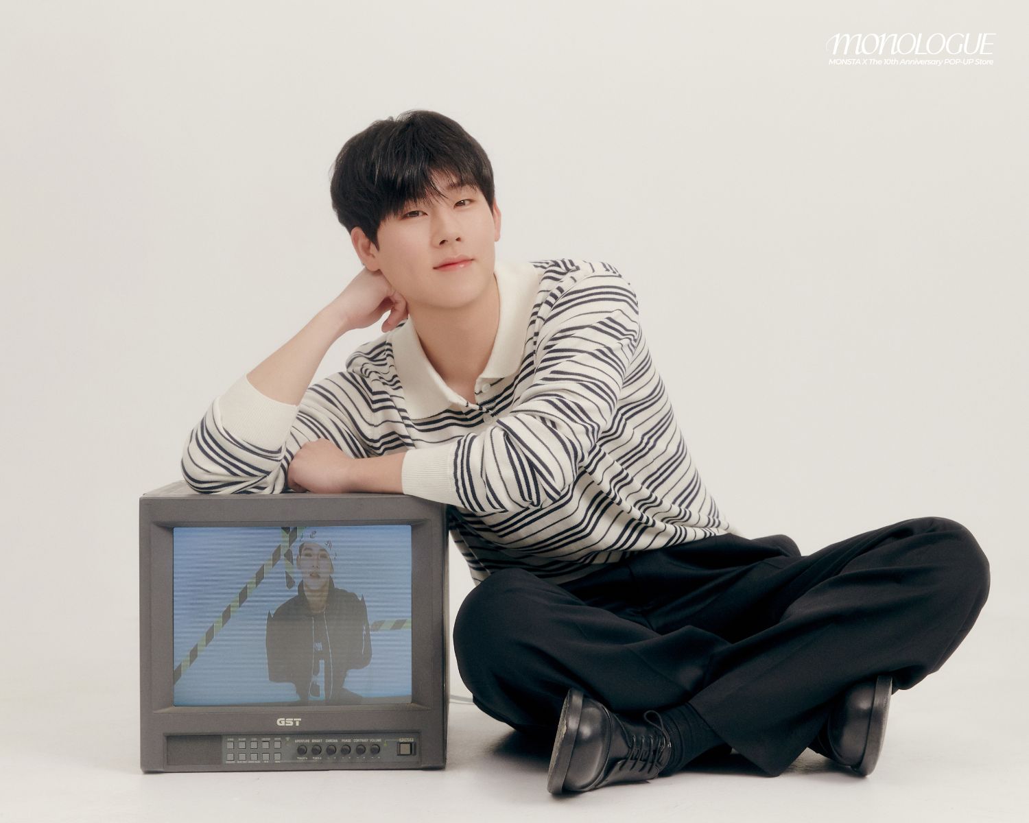 周憲 (MONSTA X)的最新活動照片