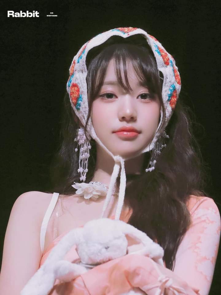 Recent activity shot of Jang Wonyoung (IVE)