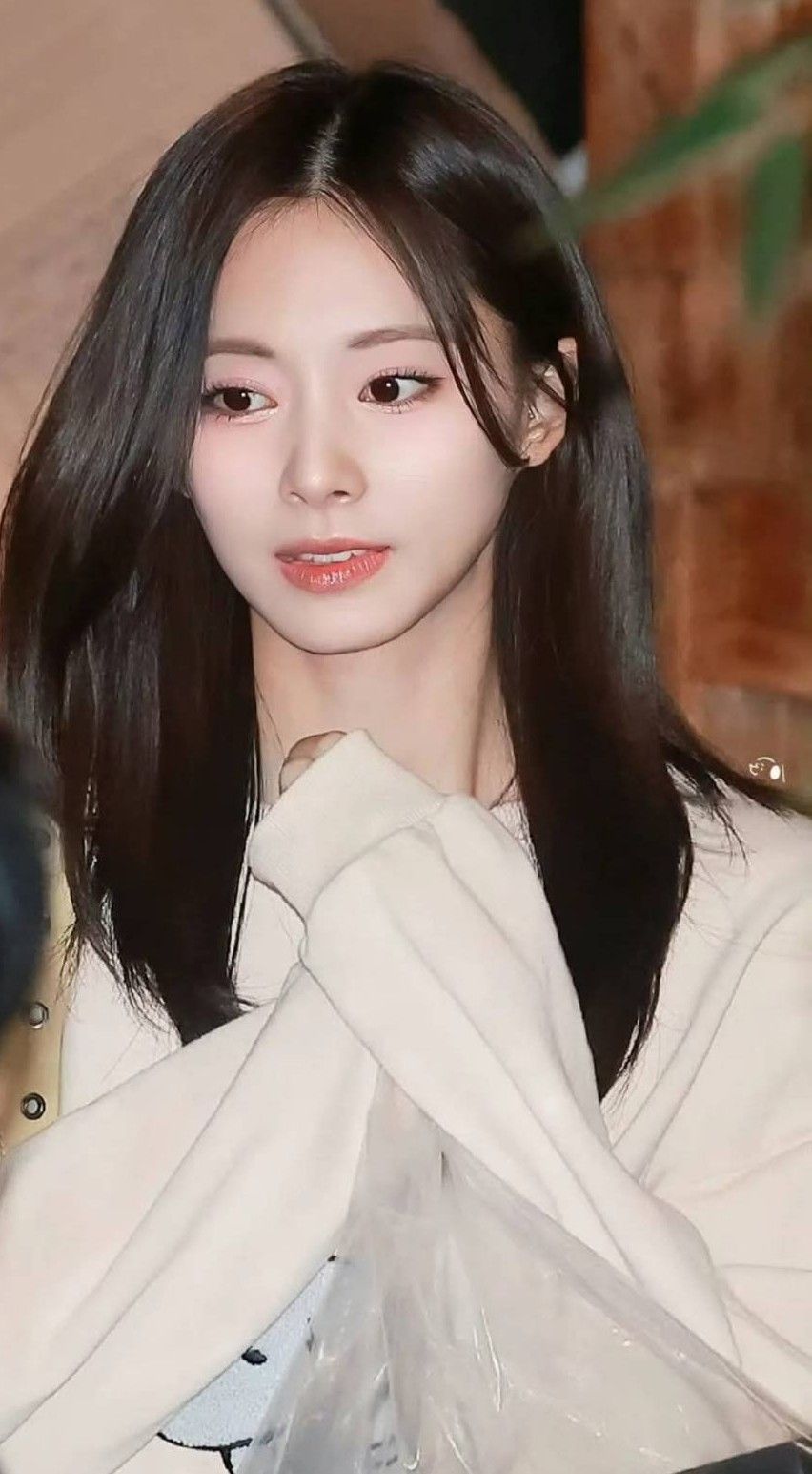 Momen yang diabadikan oleh penggemar Tzuyu (TWICE)