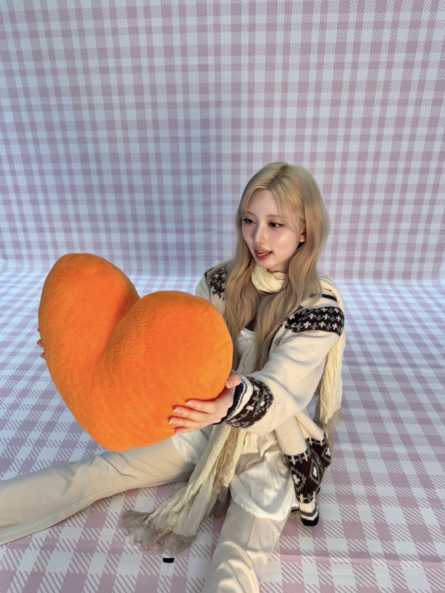 A moment captured by IVE's fan