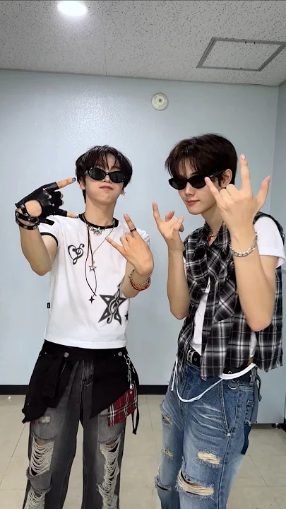 Behind-the-scenes cut of Hyeongjun (CRAVITY)