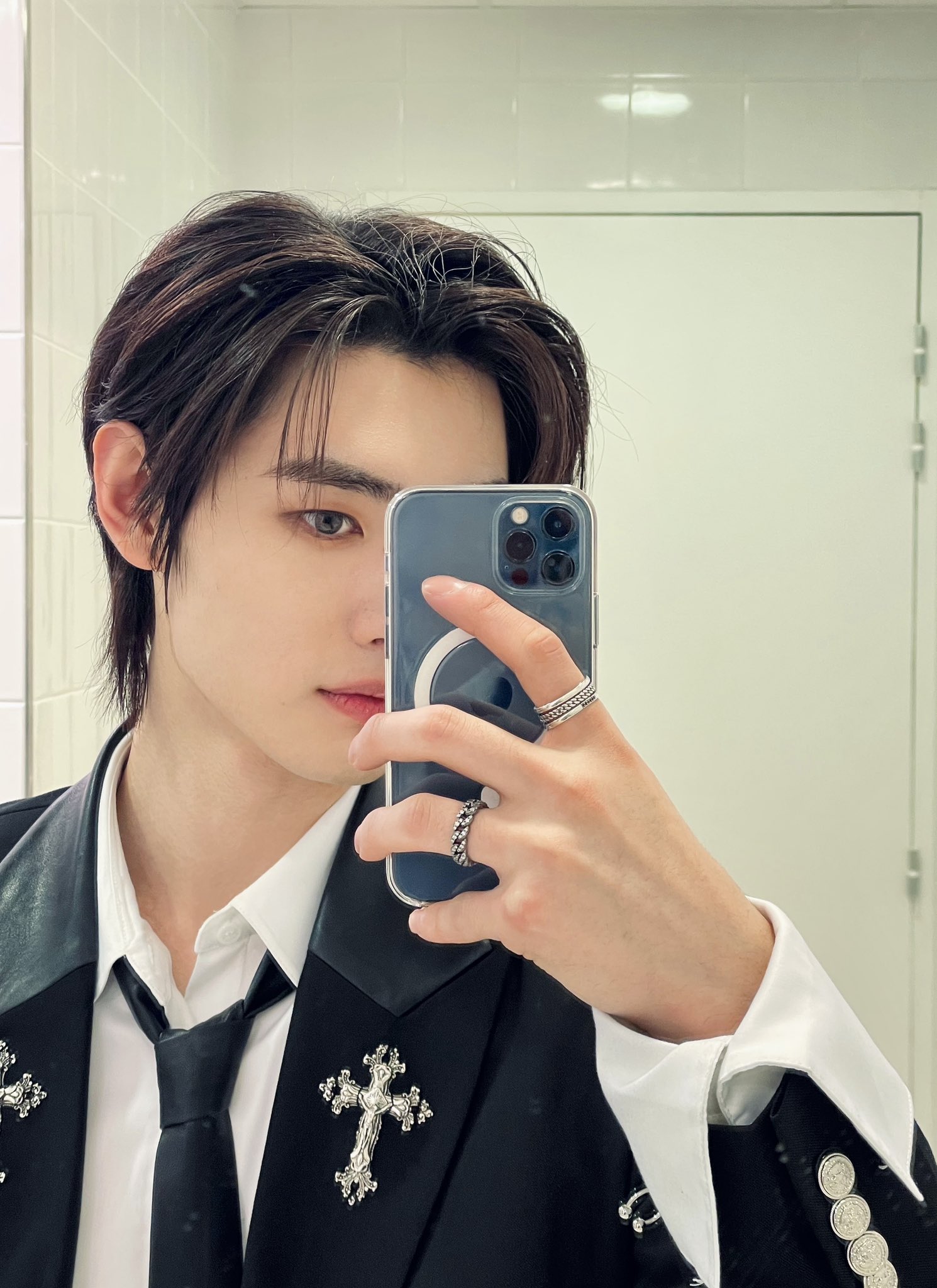 Recent activity shot of Sunghoon (ENHYPEN)