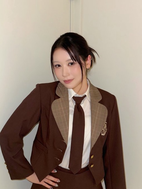 Behind-the-scenes cut of Kasahara Momona (ME:I)