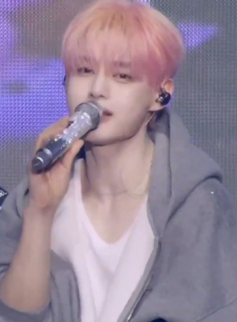 Behind-the-scenes cut of Kim Jiwoong (ZEROBASEONE)